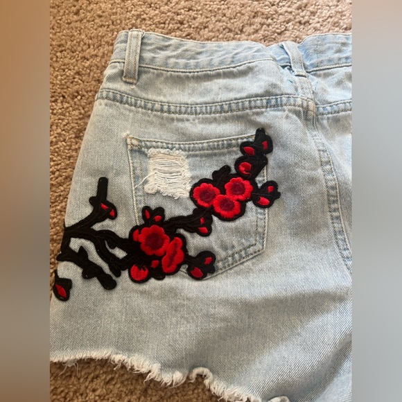 Asilio Women’s Floral Embroidered Jean Shorts - Picture 4 of 12